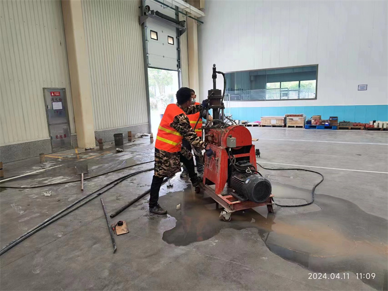 美姑厂房地面下沉塌陷注浆加固施工